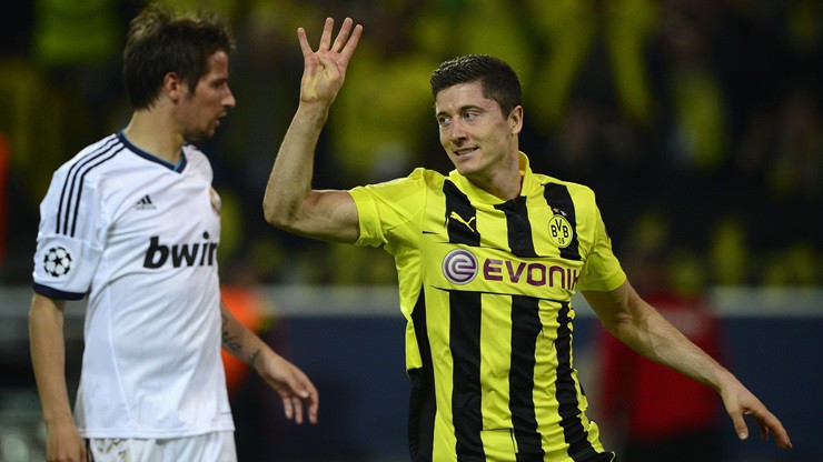 Lewandowski từng gây chấn động thế giới với cú poker vào lưới Real Madrid