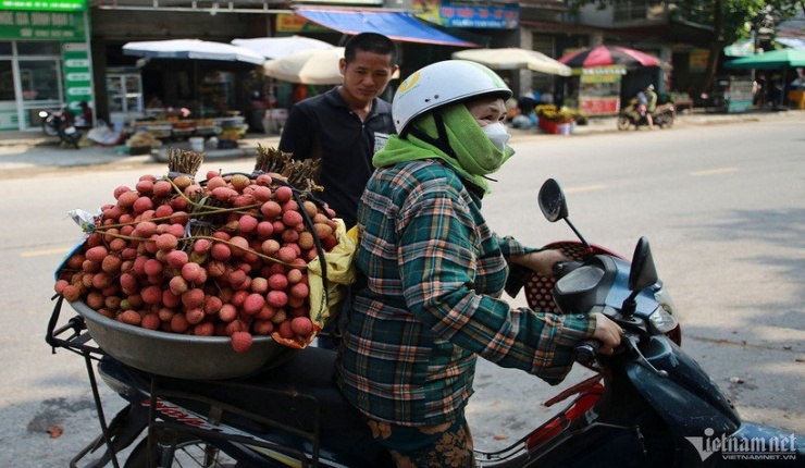 Hiện tượng ùn tắc giao thông do mua - bán vải không diễn ra như mọi năm. Ảnh: Vietnamnet