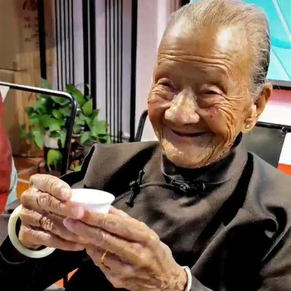 Cụ Lâm Muội tuy đã 111 tuổi nhưng sức khỏe vẫn tốt.