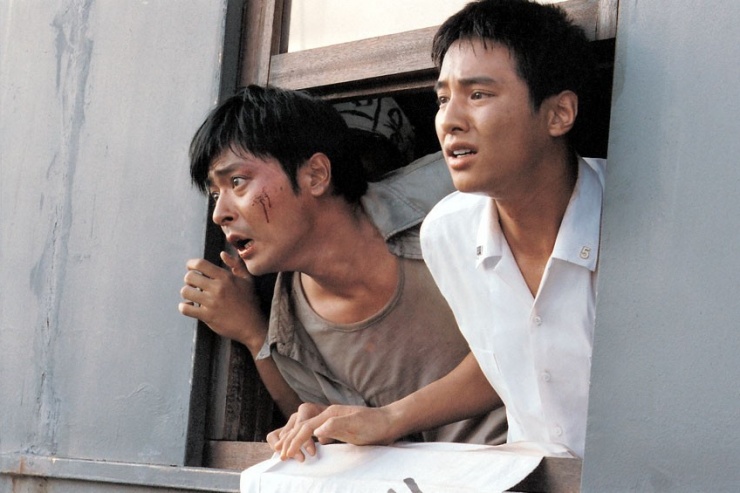 Jang Dong Gun, Won Bin trong một cảnh phim 'Cờ thái cực giương cao' năm 2004.