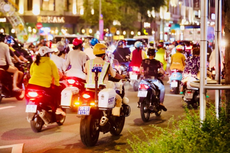 Để bảo đảm trật tự an toàn giao thông trong suốt thời gian diễn ra lễ hội, lực lượng CSGT TP HCM đã triển khai nhiều biện pháp. 