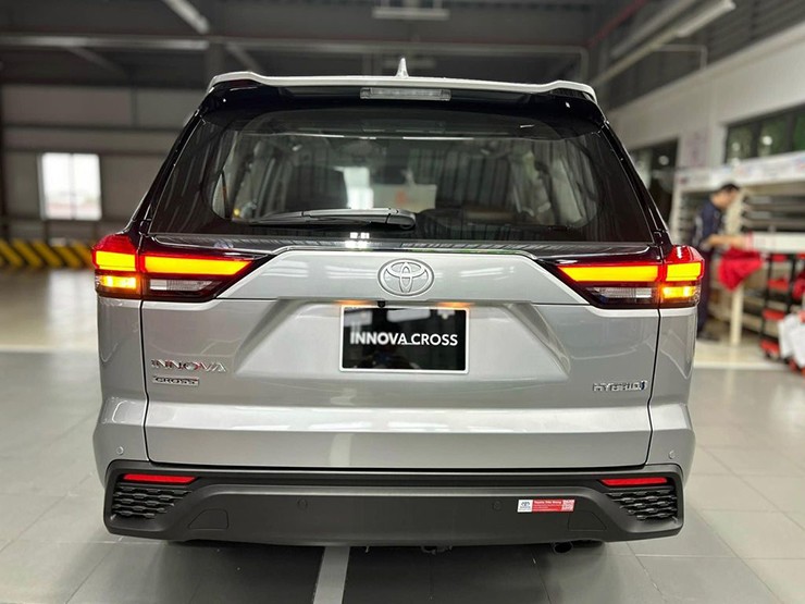 Toyota Innova Cross lên sàn xe cũ với giá bán 