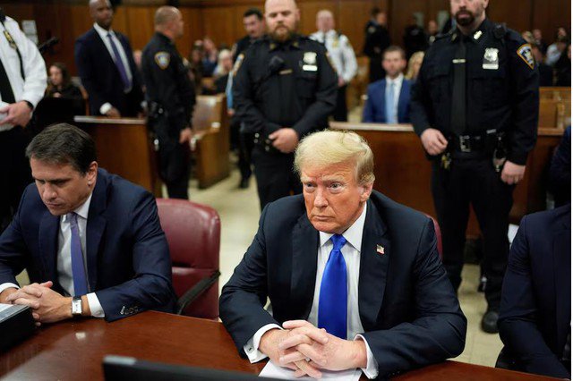 Ông Trump tại phiên tòa hôm 30-5 - Ảnh: REUTERS