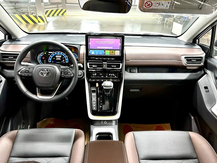 Toyota Innova Cross lên sàn xe cũ với giá bán 