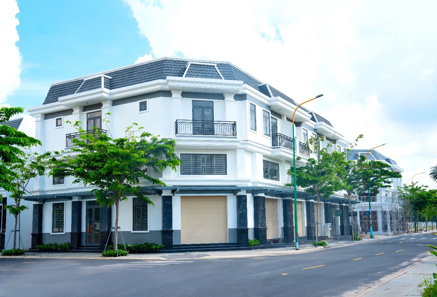 Dãy nhà phố thương mại đã hoàn thiện tại Richland Residence