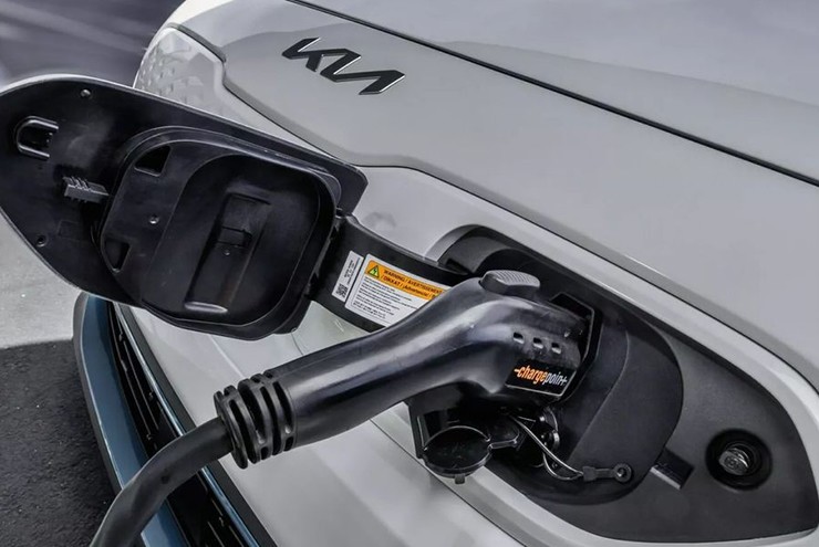 Kia triệu hồi hơn 2.200 xe điện Niro EV vì lỗi ổ cắm sạc - 1