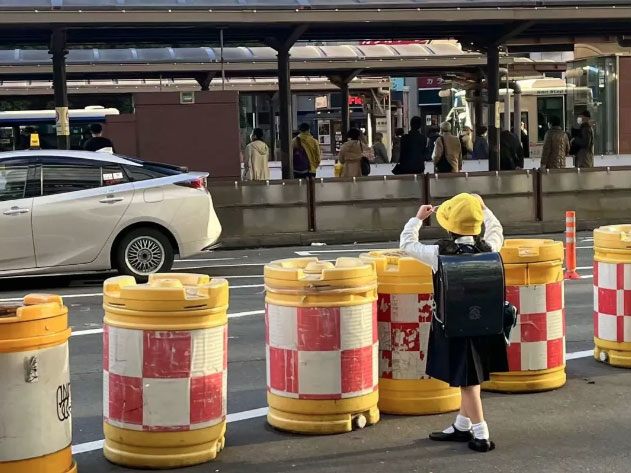 Việc để trẻ tự đến trường là điều rất bình thường ở Nhật.