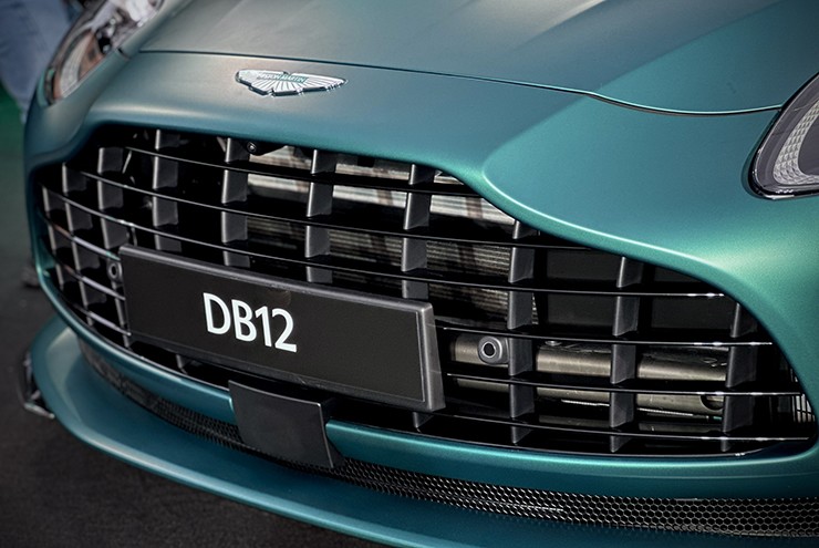 Siêu xe Aston Martin DB12 đầu tiên có mặt tại Việt Nam, giá bán từ 19,5 tỷ đồng