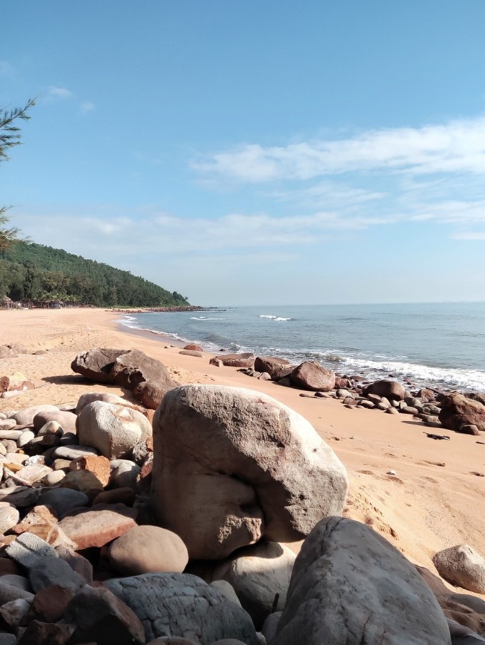 Bãi Đông nhìn từ một khu nghỉ dưỡng. Ảnh: Nghi Sơn Eco Island.