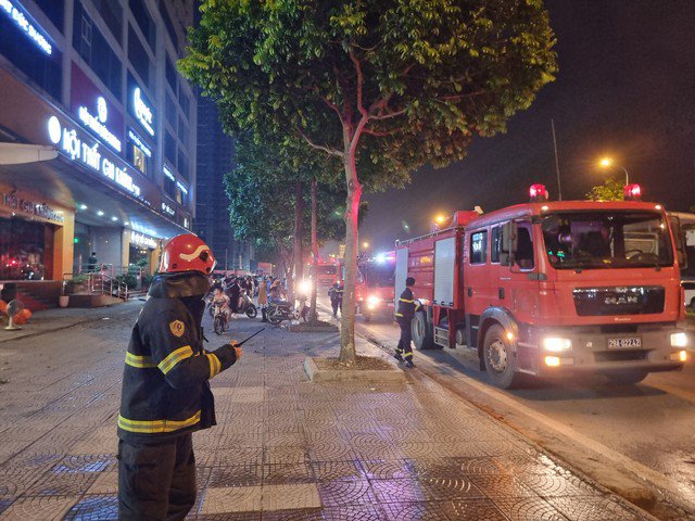 Video: Cháy căn hộ chung cư ở Nam Từ Liêm, khói đen bốc cao- Ảnh 6.