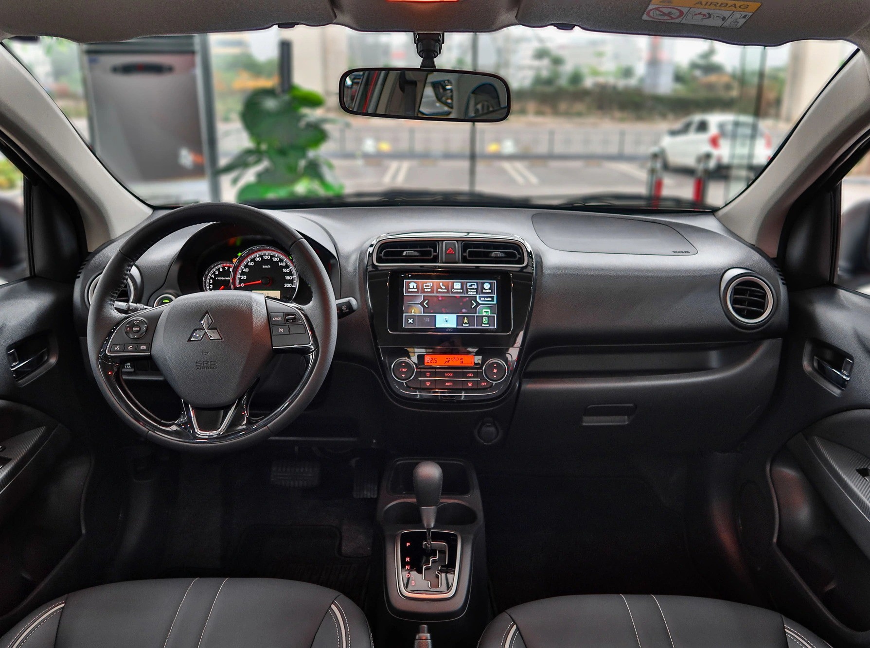 Hyundai Accent và Mitsubishi Attrage: Sedan nào "hời" hơn? - 4