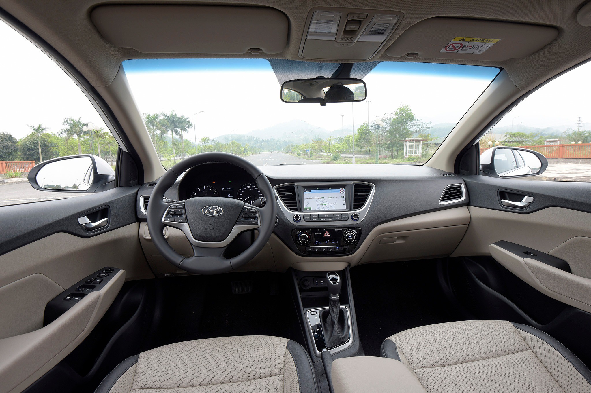 Hyundai Accent và Mitsubishi Attrage: Sedan nào "hời" hơn? - 3