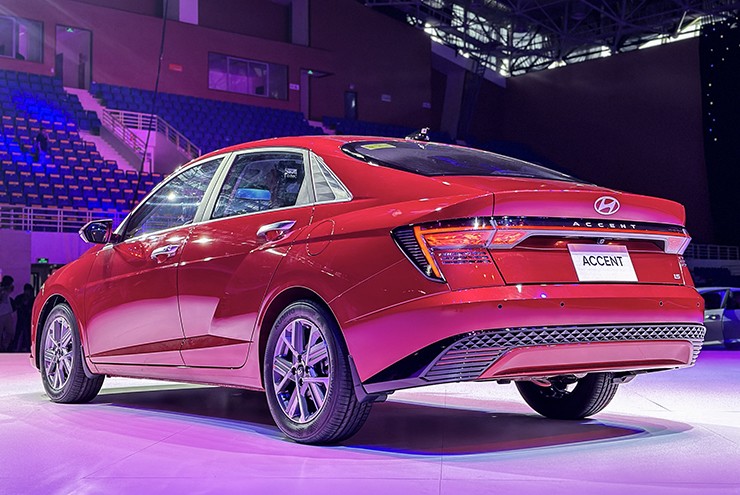 Giá lăn bánh các phiên bản của dòng xe Hyundai Accent mới - 2