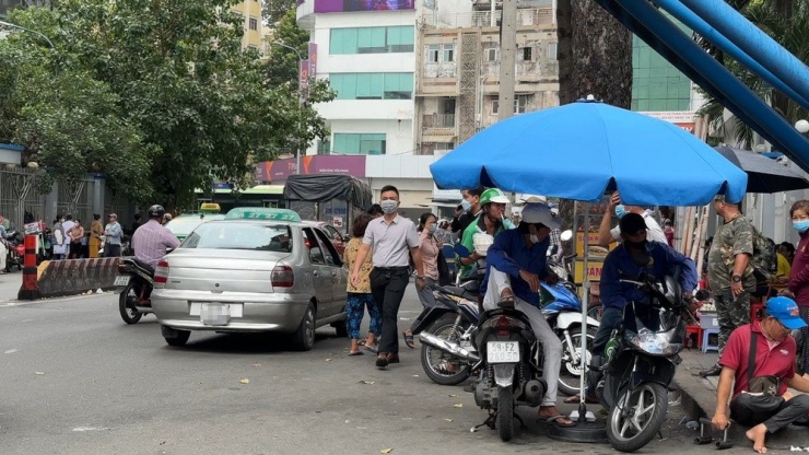 ĐIỀU TRA: Tái diễn nạn tài xế taxi tráo tiền ở TP.HCM - BÀI 2: Tài xế taxi giật, tráo tiền nhanh như chớp - 13