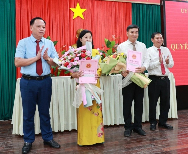 Bà Vũ Thị Minh Châu thôi việc theo nguyện vọng, ông Lê Ngọc Tiên - Phó chủ tịch UBND huyện Trảng Bom được giao quyền Chủ tịch UBND huyện. Ảnh: VH.