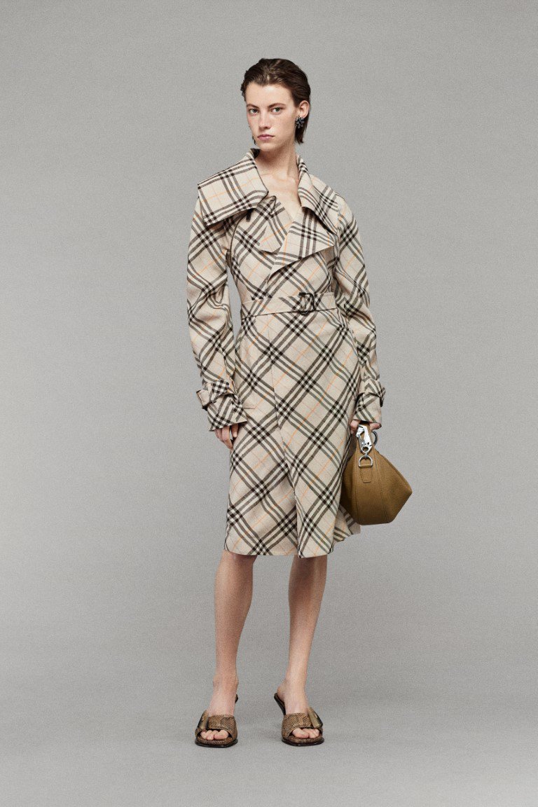 Burberry đậm phong cách mùa xuân nước Anh - 2