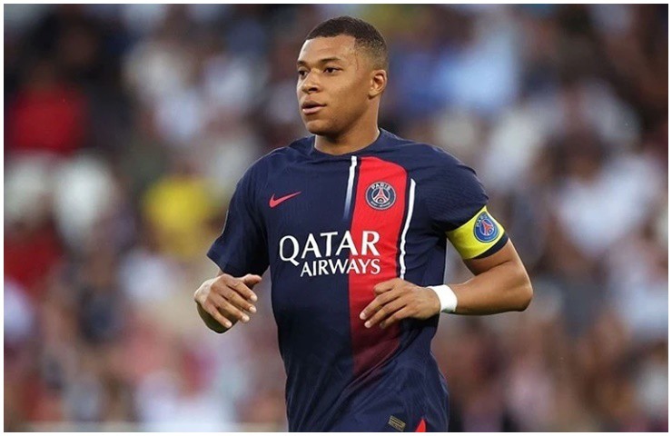 Kylian Mbappé hiện đang trở thành tâm điểm chú ý của truyền thông.