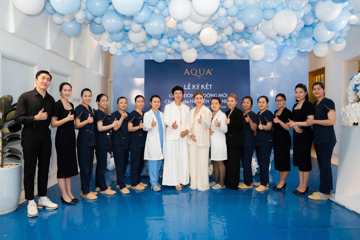 Master Nguyễn Hiệu Hiền và đội ngũ lãnh đạo, nhân sự của Aqua Clinic