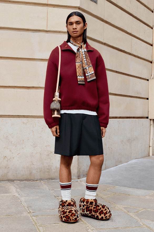 Louis Vuitton của Pharrell Williams lăng xê phong cách đi dạo cùng cún cưng sang trọng - 16