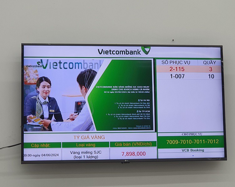 Giá bán vàng bình ổn tại Vietcombank sáng nay là 78,98 triệu đồng/lượng.