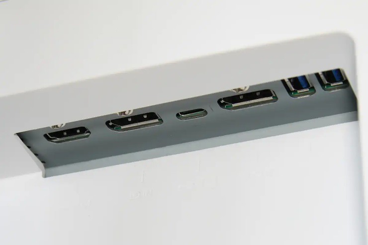 HDMI, USB Type-A, USB Type-C,... connection ports are fully supported.