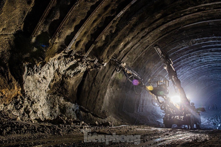 Cận cảnh thi công hầm xuyên núi dài nhất dự án cao tốc Bắc Nam - 5