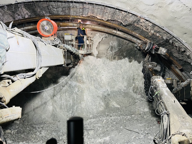 Cận cảnh thi công hầm xuyên núi dài nhất dự án cao tốc Bắc Nam - 9