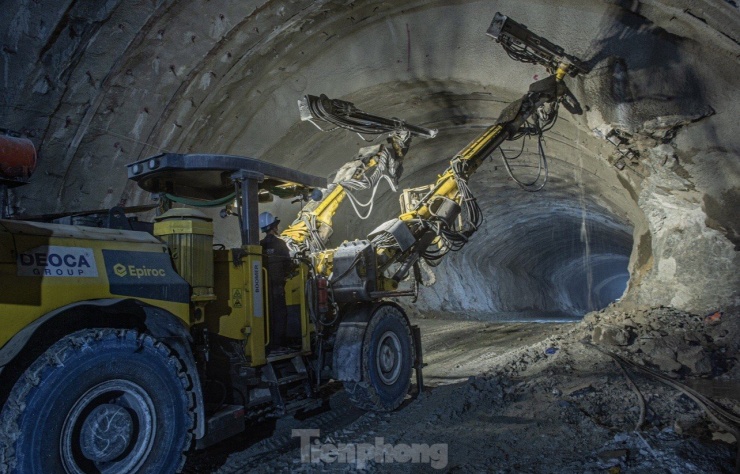 Cận cảnh thi công hầm xuyên núi dài nhất dự án cao tốc Bắc Nam - 10