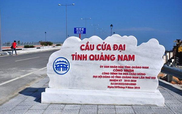 Em D. bỏ lại giấy tờ tùy thân, dép, xe máy kèm thư tuyệt mệnh trên cầu Cửa Đại