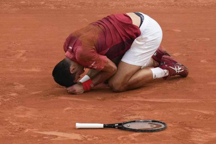 Djokovic rút khỏi Roland Garros sau chấn thương