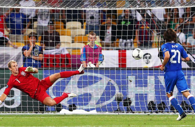 Pirlo đá luân lưu kiểu Panenka ở trận tứ kết EURO 2012 giữa Italia với ĐT Anh.