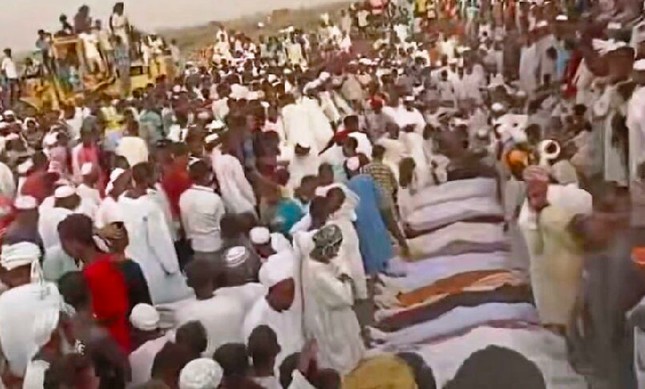 Tang lễ các nạn nhân chết trong vụ tấn công ngày 5/6. (Ảnh: Sudan Tribune)