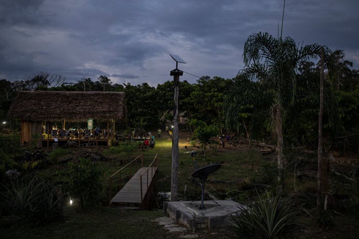 A corner in the Amazon rainforest with a Starlink receiving station. (Source: NYT)