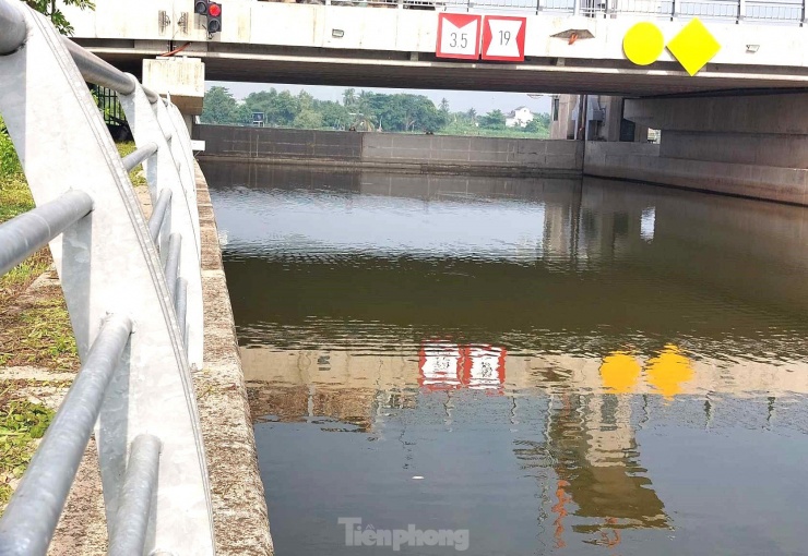 Công trình có nhiệm vụ phòng hộ, kiểm soát lũ và chống ngập úng, kiểm soát triều cường, cung cấp nước tưới tiêu cho sản xuất, khu vực cụm dân cư, các công trình hạ tầng kỹ thuật thuộc phường Bình Nhâm (TP.Thuận An) với diện tích khoảng 540,98ha; tiêu thoát nước mưa cho lưu vực từ dự án trục thoát nước Chòm Sao - Suối Đờn, với với tổng diện tích tự nhiên 1.596 ha.