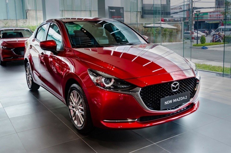 Mazda 2 là mẫu sedan hạng B nhập khẩu Thái Lan, có nhiều tính năng an toàn bậc nhất phân khúc.
