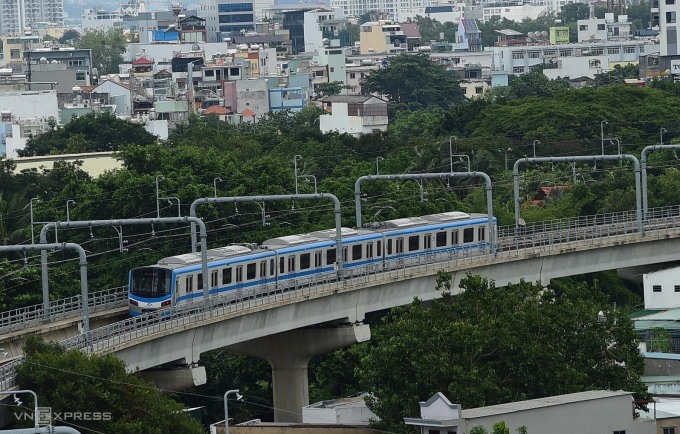 Tàu Metro số 1 chạy thử đoạn qua trung tâm TP HCM, tháng 8/2023. Ảnh: Thanh Tùng