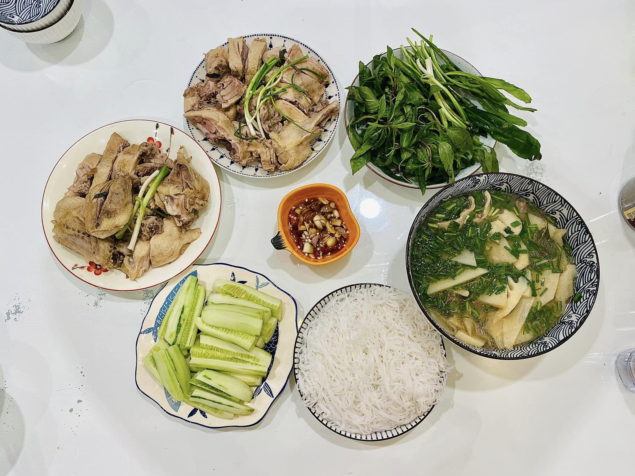 Bún vịt măng