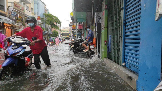 Mưa lớn gây ngập úng diện rộng ở nhiều địa phương miền Bắc trong hôm nay.