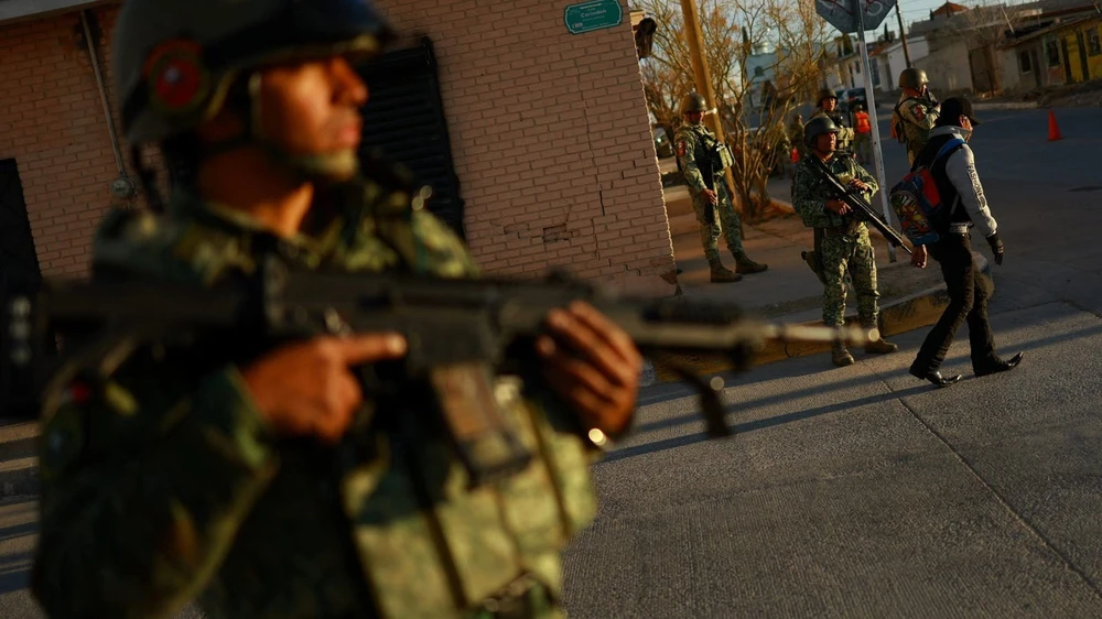Quân đội Mexico trong một chiến dịch trấn áp tội phạm hồi tháng 2. Ảnh: REUTERS
