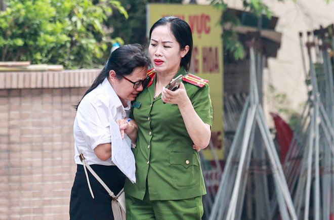 Trung tá Nguyễn Thị Ngọc Tâm chia sẻ nỗi đau, sự mất mát với thân nhân người bị nạn trong các vụ hỏa hoạn