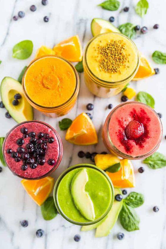 Smoothie hoa quả là những món ăn hàng đầu được các chị em ưu tiên trong quá trình lấy lại vóc dáng thon gọn.