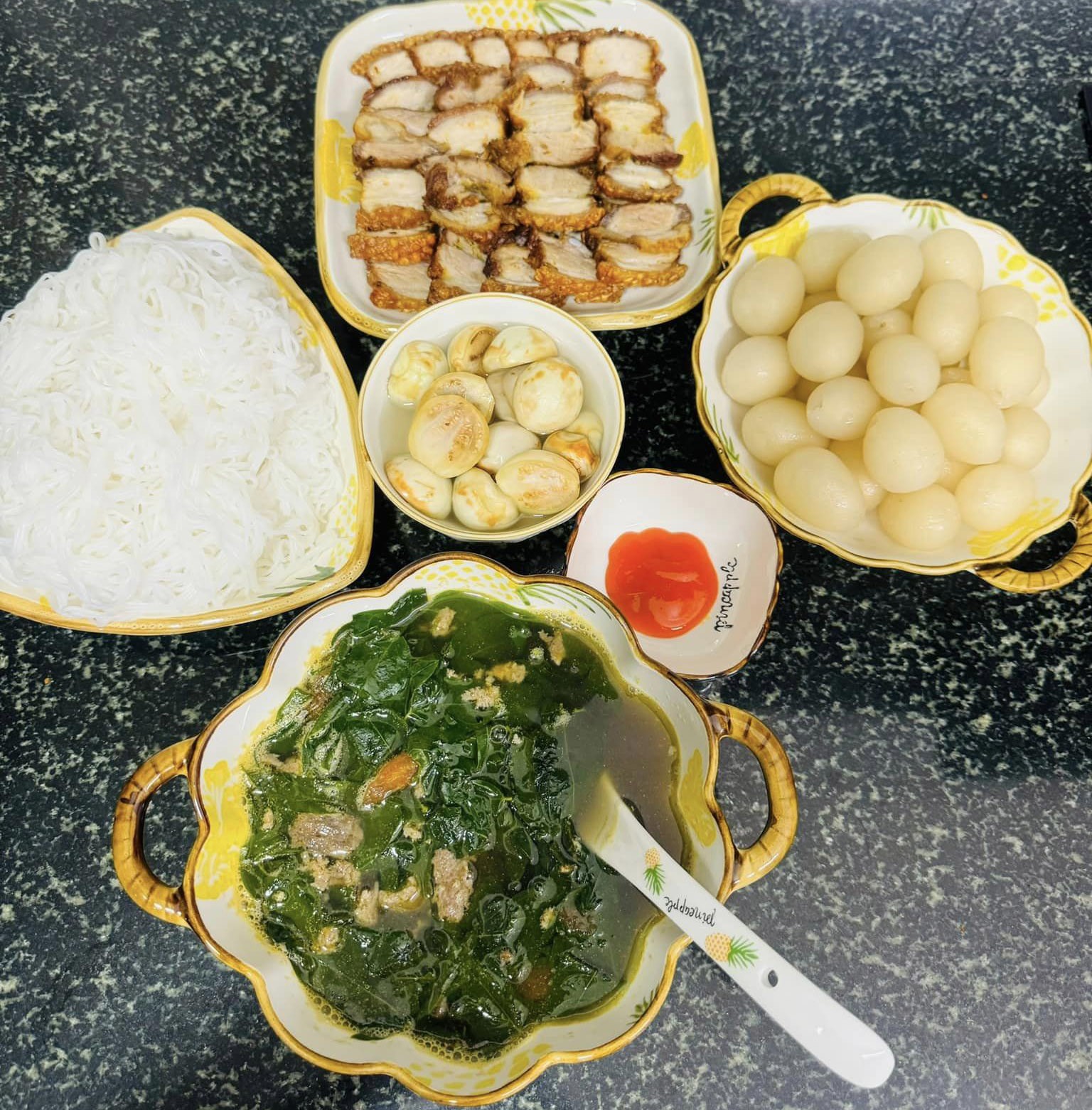 Ba chỉ nướng giòn bì + Canh cua, cà pháo + Chôm chôm