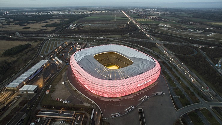 Allianz Arena sẽ là sân vận động đầu tiên trong lịch sử tổ chức các trận đấu trong hai kỳ Euro liên tiếp.
