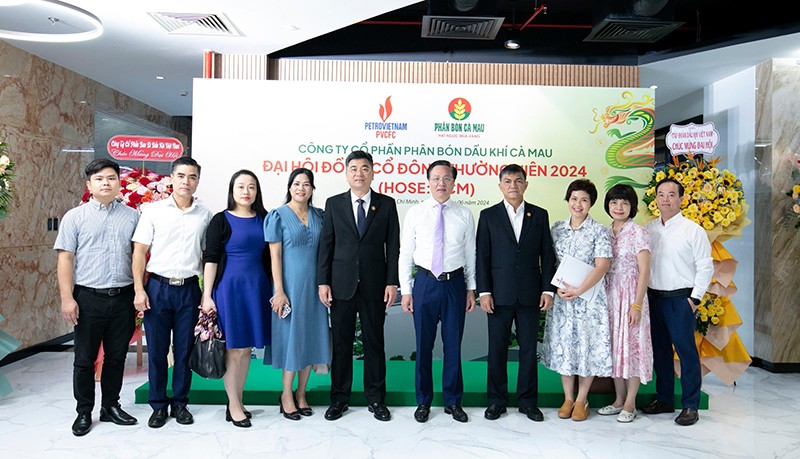 Lãnh đạo Petrovietnam chúc mừng thành công ĐHĐCĐ PVCFC năm 2024