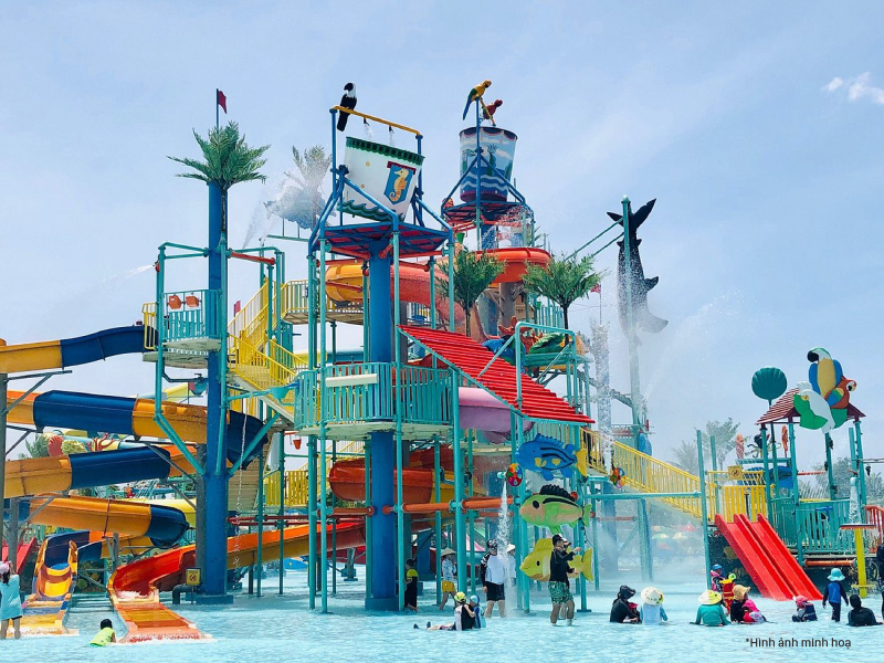 Công viên nước VinWonders Water Park hứa hẹn mang đến đường trượt mini cho trẻ em đến đường trượt siêu dài cực đã cho người lớn