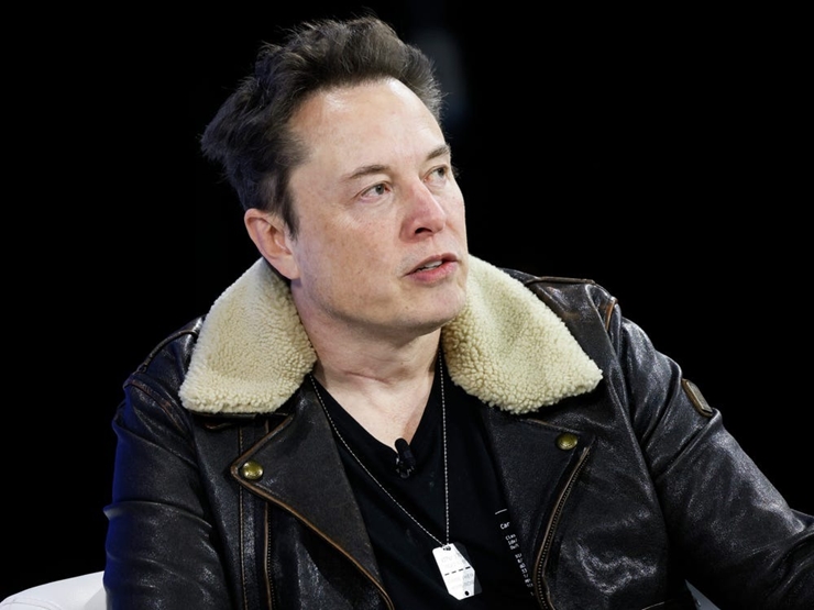 Tỷ phú Elon Musk tỏ ra bất mãn trước sự hợp tác của Apple và OpenAI.