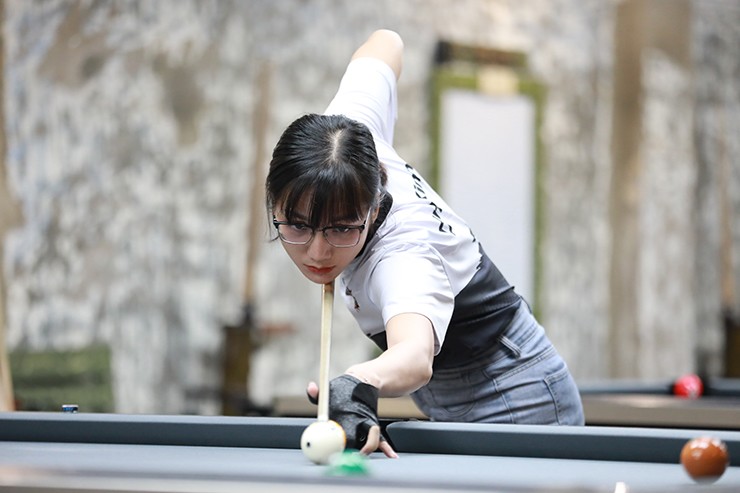 Diễn ra trong 2 ngày 11-12/6 tại TP.HCM, giải pool 9 bi nữ B52 Women Open chặng 2 năm 2024 gây chú ý khi quy tụ rất nhiều cơ thủ nữ tài năng và xinh đẹp.