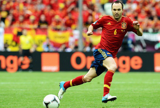 Iniesta trở thành cầu thủ xuất sắc nhất VCK EURO 2012.