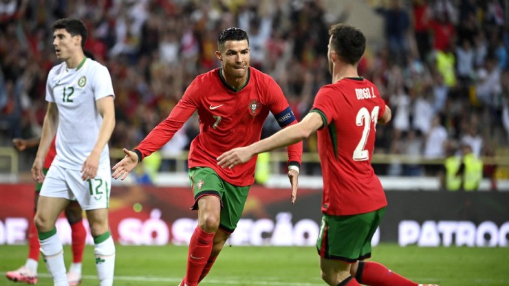 Paul Merson khuyên ban huấn luyện đội tuyển Bồ Đào Nha cất Ronaldo lên ghế dự bị&nbsp;