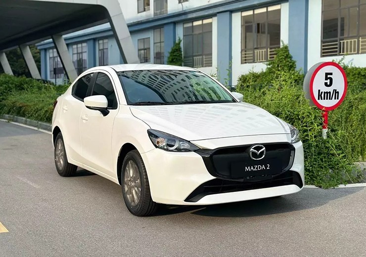Giá xe Mazda2 cập nhật tháng 6/2024, lăn bánh từ 452 triệu đồng - 1